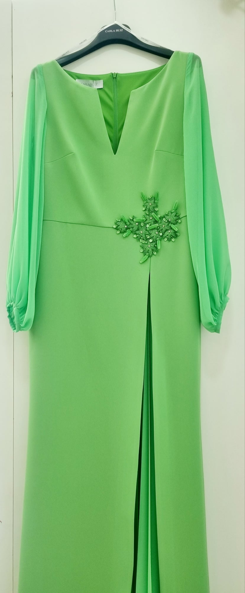 ABITO LUNGO SIRENA CON SPACCO PLISSE E FIORE IN VITA CARLA RUIZ